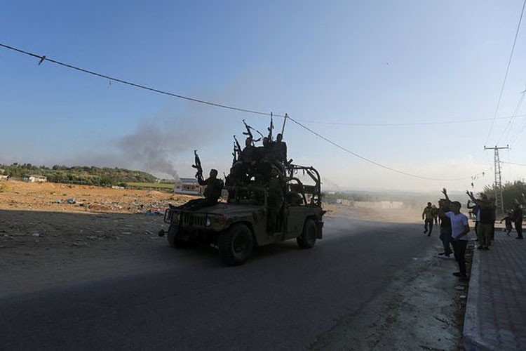 Israel và Tổ chức Hamas bắt đầu cuộc chiến tranh toàn diện tại Dải Gaza Israel và Tổ chức Hamas bắt đầu cuộc chiến tranh toàn diện tại Dải Gaza