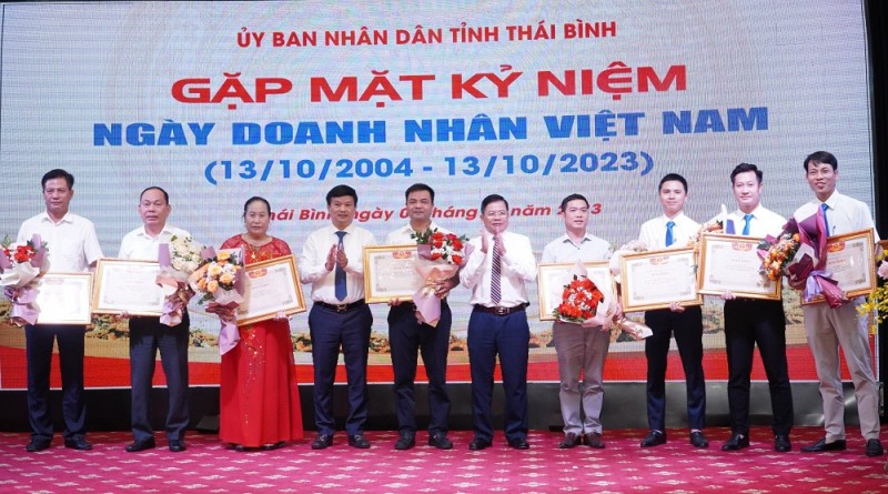 Thái Bình: Tôn vinh 61 tập thể, cá nhân là doanh nghiệp, doanh nhân Thái Bình: Tôn vinh 61 tập thể, cá nhân là doanh nghiệp, doanh nhân