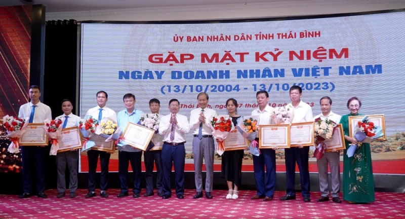 Thái Bình: Tôn vinh 61 tập thể, cá nhân là doanh nghiệp, doanh nhân Thái Bình: Tôn vinh 61 tập thể, cá nhân là doanh nghiệp, doanh nhân