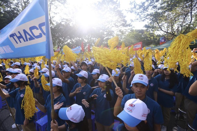 Trực tiếp Chung kết đường lên đỉnh Olympia từ điểm cầu Sóc Sơn Hà Nội: Gần 2000 người cổ vũ Nguyễn Việt Thành Trực tiếp Chung kết đường lên đỉnh Olympia từ điểm cầu Sóc Sơn Hà Nội: Gần 2000 người cổ vũ Nguyễn Việt Thành