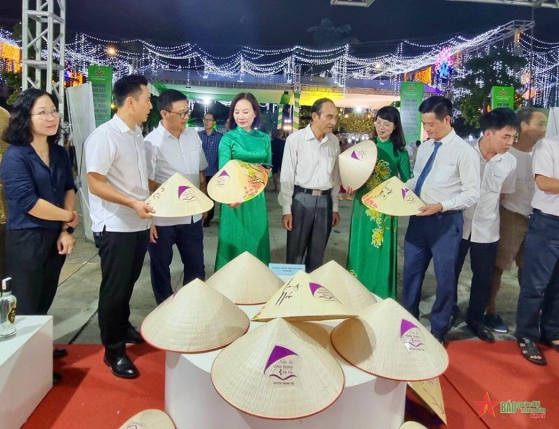 Nâng tầm cho sản phẩm làng nghề Thủ đô vươn xa Nâng tầm cho sản phẩm làng nghề Thủ đô vươn xa