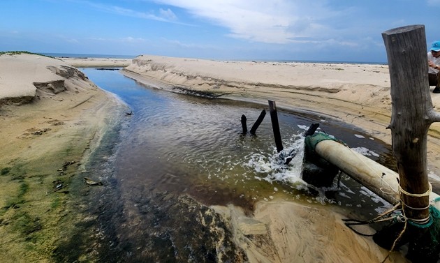 Người dân bức xúc vấn nạn ô nhiễm tại bãi tắm cộng đồng Vĩnh Thái Người dân bức xúc vấn nạn ô nhiễm tại bãi tắm cộng đồng Vĩnh Thái