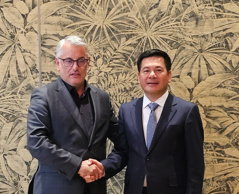 Bộ trưởng Nguyễn Hồng Diên gặp song phương ông Matjaž Han - Bộ trưởng Bộ Kinh tế, Du lịch và Thể thao Slovenia. Bộ trưởng Nguyễn Hồng Diên gặp song phương ông Matjaž Han - Bộ trưởng Bộ Kinh tế, Du lịch và Thể thao Slovenia.