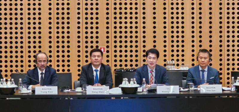 Bàn tròn đối thoại doanh nghiệp Bàn tròn đối thoại doanh nghiệp