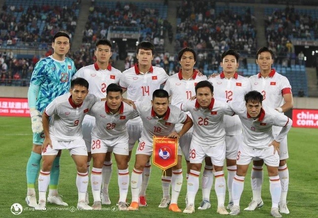 Kết quả giao hữu bóng đá nam Việt Nam 0 – 2 Trung Quốc: Tiến Linh nhận thẻ đỏ sau 9 phút trên sân Kết quả giao hữu bóng đá nam Việt Nam 0 – 2 Trung Quốc: Tiến Linh nhận thẻ đỏ sau 9 phút trên sân