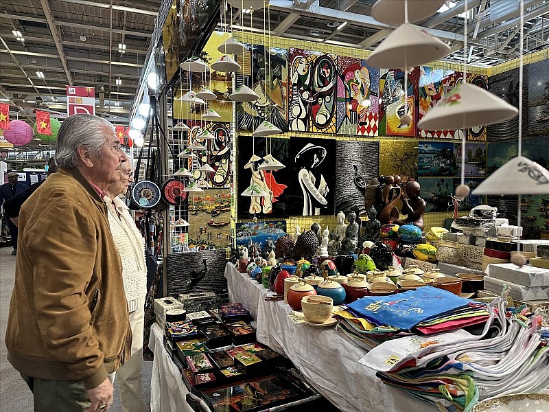 Thương vụ tại Pháp: Nỗ lực mở rộng nhu cầu của thị trường đối với hàng Việt Nam Thương vụ tại Pháp: Nỗ lực mở rộng nhu cầu của thị trường đối với hàng Việt Nam