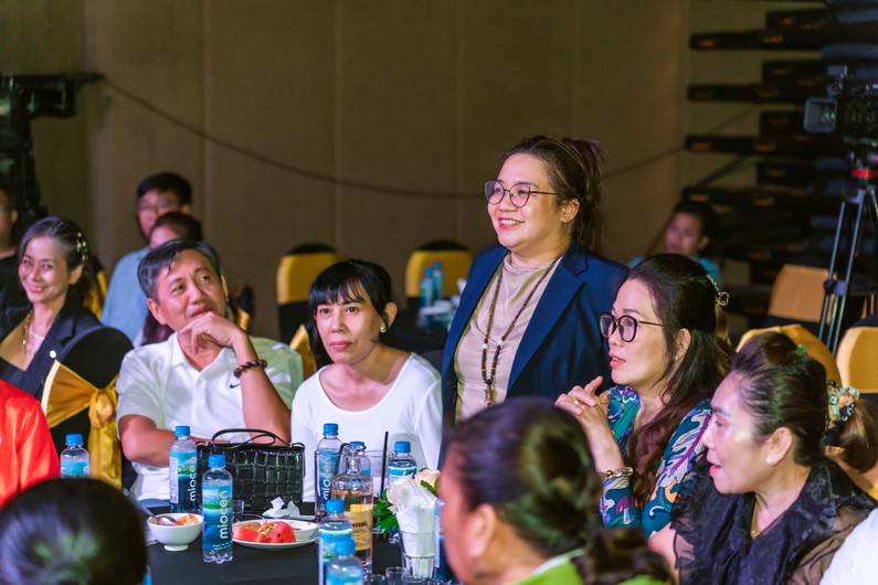 Doanh nh&acirc;n L&acirc;m Th&uacute;y &Aacute;i chia sẻ v&agrave; đ&oacute;ng g&oacute;p ủng hộ lần 2 tại đ&ecirc;m nhạc ảnh 6