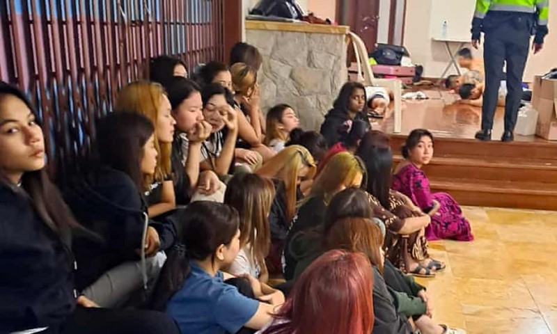 Tin nóng thế giới 24h: Nhiều toà nhà chìm trong biển lửa vì cháy bãi xe sân bay ở Anh Tin nóng thế giới 24h: Nhiều toà nhà chìm trong biển lửa vì cháy bãi xe sân bay ở Anh