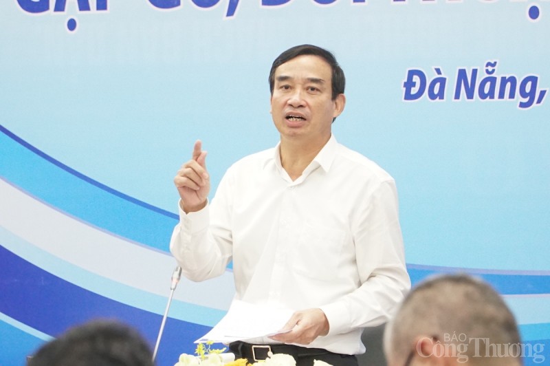 Đà Nẵng: Doanh nghiệp bất an vì ở cao mà mưa vẫn bị nước, đất đá tràn vào Đà Nẵng: Doanh nghiệp bất an vì ở cao mà mưa vẫn bị nước, đất đá tràn vào