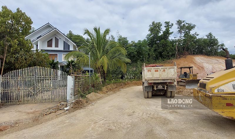 Hiện trường khi vực đường tránh Sân bay Điện Biên gây tranh cãi. Ảnh: Văn Thành Chương