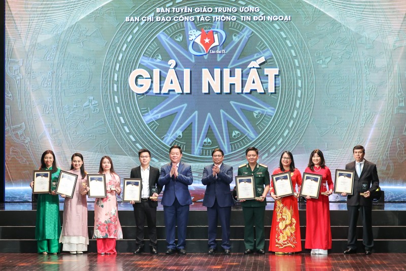 Vinh danh 110 tác phẩm đoạt Giải thưởng toàn quốc về thông tin đối ngoại lần thứ IX Vinh danh 110 tác phẩm đoạt Giải thưởng toàn quốc về thông tin đối ngoại lần thứ IX