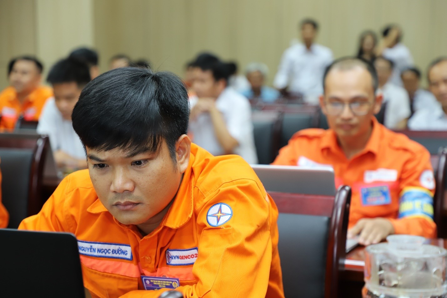 Các thí sinh tham gia thi trắc nghiệm kiến thức thông qua phần mềm E-Learning Các thí sinh tham gia thi trắc nghiệm kiến thức thông qua phần mềm E-Learning