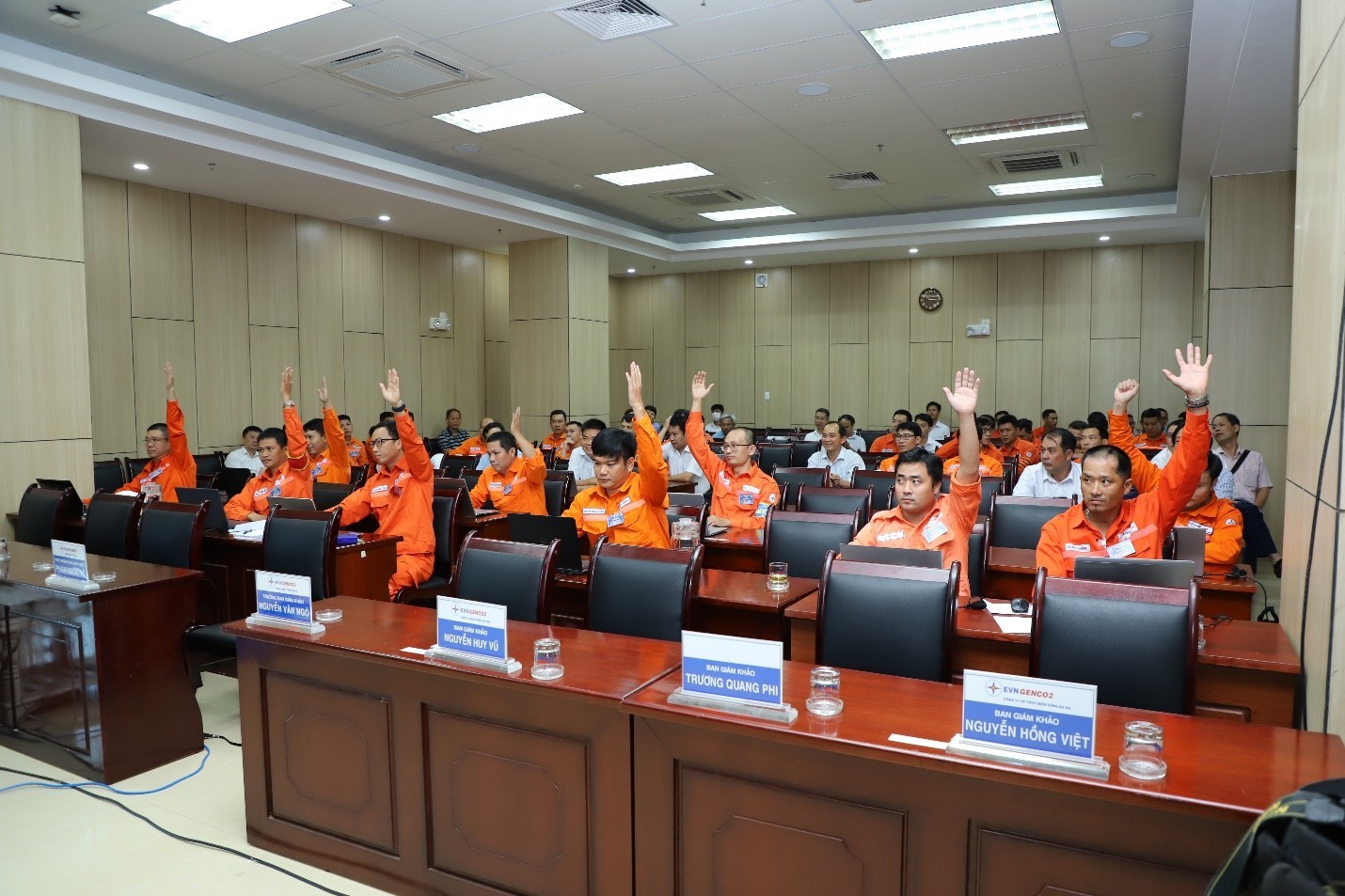 Các thí sinh sẵn sàng bước vào phần thi Các thí sinh sẵn sàng bước vào phần thi