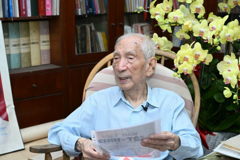 Học giả Nguyễn Đình Đầu: Ký ức tuổi hai mươi của Bí thư Bộ trưởng Bộ Kinh tế đầu tiên Học giả Nguyễn Đình Đầu: Ký ức tuổi hai mươi của Bí thư Bộ trưởng Bộ Kinh tế đầu tiên