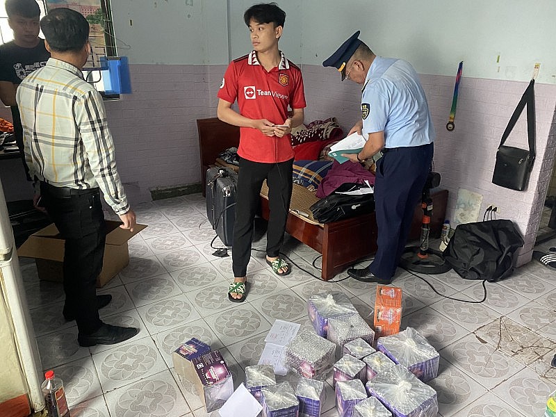 Vụ 1.459 ống phóng pháo hoa giả mạo Công ty Z121, chủ cơ sở khai gì?