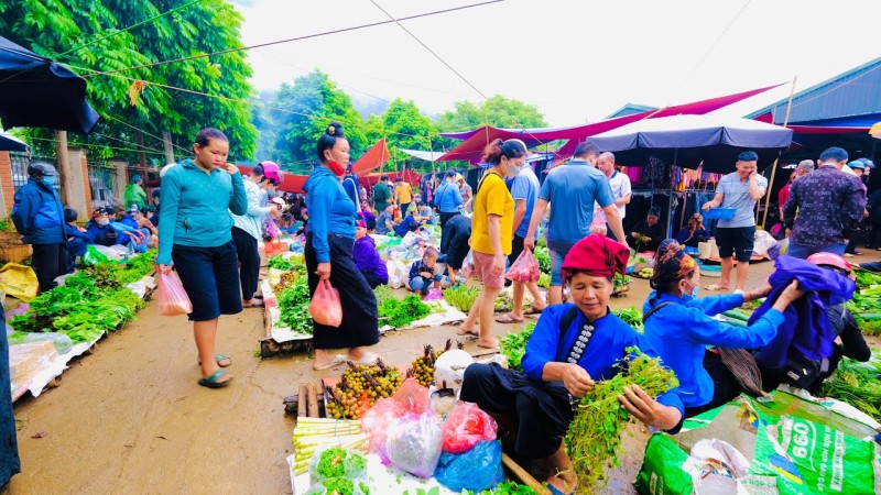 Chợ phiên – nơi đồng bào DTTS và miền núi mua bán, giao thương hàng hóa (Ảnh: T.H) Chợ phiên – nơi đồng bào DTTS và miền núi mua bán, giao thương hàng hóa (Ảnh: T.H)