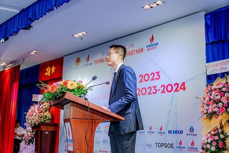 Năm thứ 7 liên tiếp VPCFC trao học bổng Hạt Ngọc Mùa Vàng cho sinh viên Đại học Dầu khí Việt Nam Năm thứ 7 liên tiếp VPCFC trao học bổng Hạt Ngọc Mùa Vàng cho sinh viên Đại học Dầu khí Việt Nam