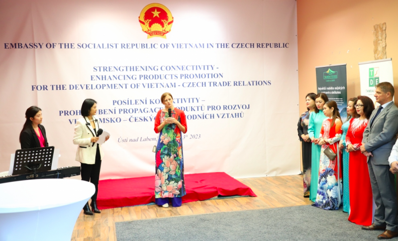 Đại sứ quán Việt Nam tại Cộng hòa Séc đã tổ chức chương trình nhằm tăng cường kết nối, thúc đẩy quảng bá sản phẩm vì sự phát triển thương mại Việt Nam – Séc. Đại sứ quán Việt Nam tại Cộng hòa Séc đã tổ chức chương trình nhằm tăng cường kết nối, thúc đẩy quảng bá sản phẩm vì sự phát triển thương mại Việt Nam – Séc.