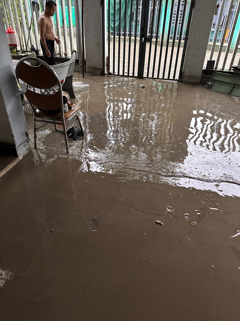 Đà Nẵng: Bùn, đất đá trên cụm công nghiệp Cẩm Lệ lại “tấn công” nhà dân