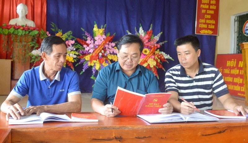 Làm tốt chính sách người có uy tín trong đồng bào dân tộc thiểu số Làm tốt chính sách người có uy tín trong đồng bào dân tộc thiểu số