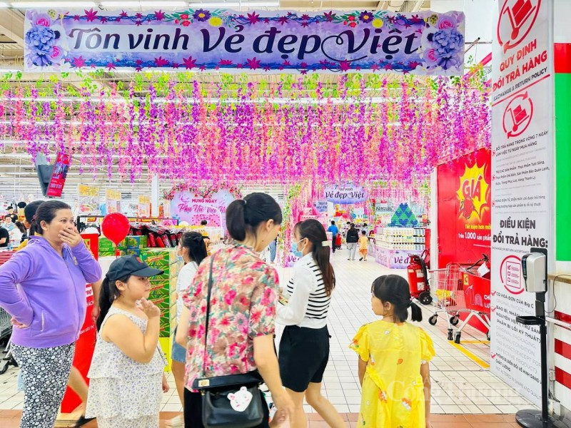 Hàng loạt siêu thị giảm giá sâu các mặt hàng trước ngày 20/10 Hàng loạt siêu thị giảm giá sâu các mặt hàng trước ngày 20/10