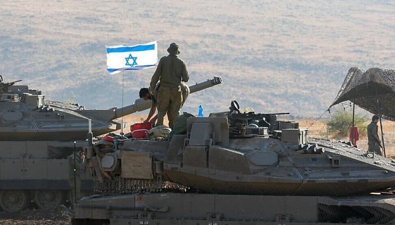Xe tăng Israel được bố trí ở phía Bắc Tel Aviv gần biên giới với Lebanon ngày 15/10. (Nguồn: AFP) Xe tăng Israel được bố trí ở phía Bắc Tel Aviv gần biên giới với Lebanon ngày 15/10. (Nguồn: AFP)
