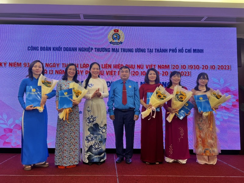 Tọa đàm và họp mặt Nữ công nhân viên chức người lao động nhân ngày phụ Nữ Việt Nam 20/10 Tọa đàm và họp mặt Nữ công nhân viên chức người lao động nhân ngày phụ Nữ Việt Nam 20/10