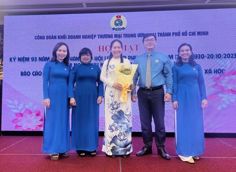 Tọa đàm và họp mặt Nữ công nhân viên chức người lao động nhân ngày phụ Nữ Việt Nam 20/10 Tọa đàm và họp mặt Nữ công nhân viên chức người lao động nhân ngày phụ Nữ Việt Nam 20/10