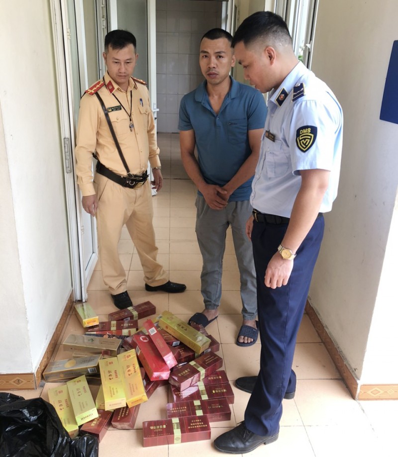 Bản tin Chống buôn lậu 17/10: Long An bắt giữ 8.700 gói thuốc lá nhập lậu; Tiêu hủy 4 tấn thuốc shisa Bản tin Chống buôn lậu 17/10: Long An bắt giữ 8.700 gói thuốc lá nhập lậu; Tiêu hủy 4 tấn thuốc shisa