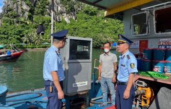 Quảng Ninh: Tăng cường tuyên truyền, phổ biến pháp luật cho các cơ sở kinh doanh xăng dầu trên biển