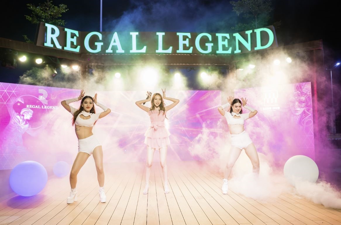 Các lễ hội sôi động thắp sáng rực rỡ cho bán đảo Bảo Ninh tại tuyến phố đi bộ Regal Legend Các lễ hội sôi động thắp sáng rực rỡ cho bán đảo Bảo Ninh tại tuyến phố đi bộ Regal Legend