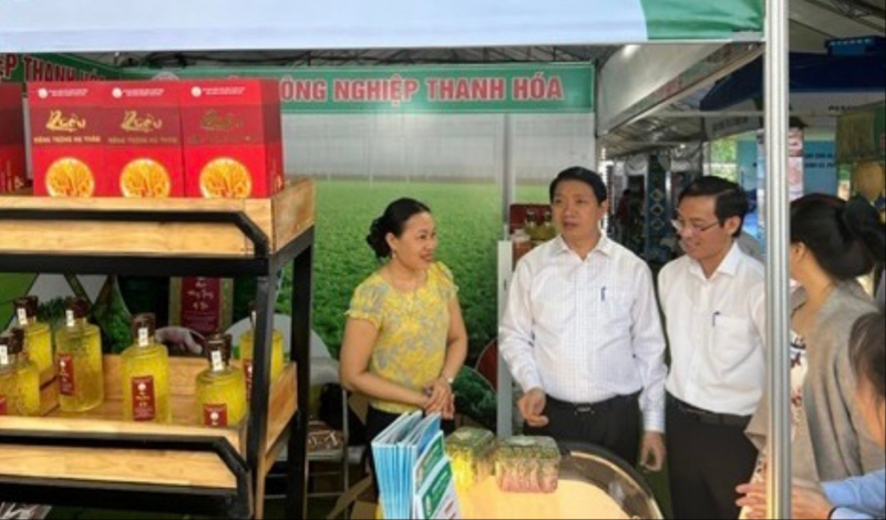 Thanh Hóa: Trưng bày 200 gian hàng các sản phẩm về nông sản, thực phẩm an toàn của 7 tỉnh, thành phố Thanh Hóa: Trưng bày 200 gian hàng các sản phẩm về nông sản, thực phẩm an toàn của 7 tỉnh, thành phố