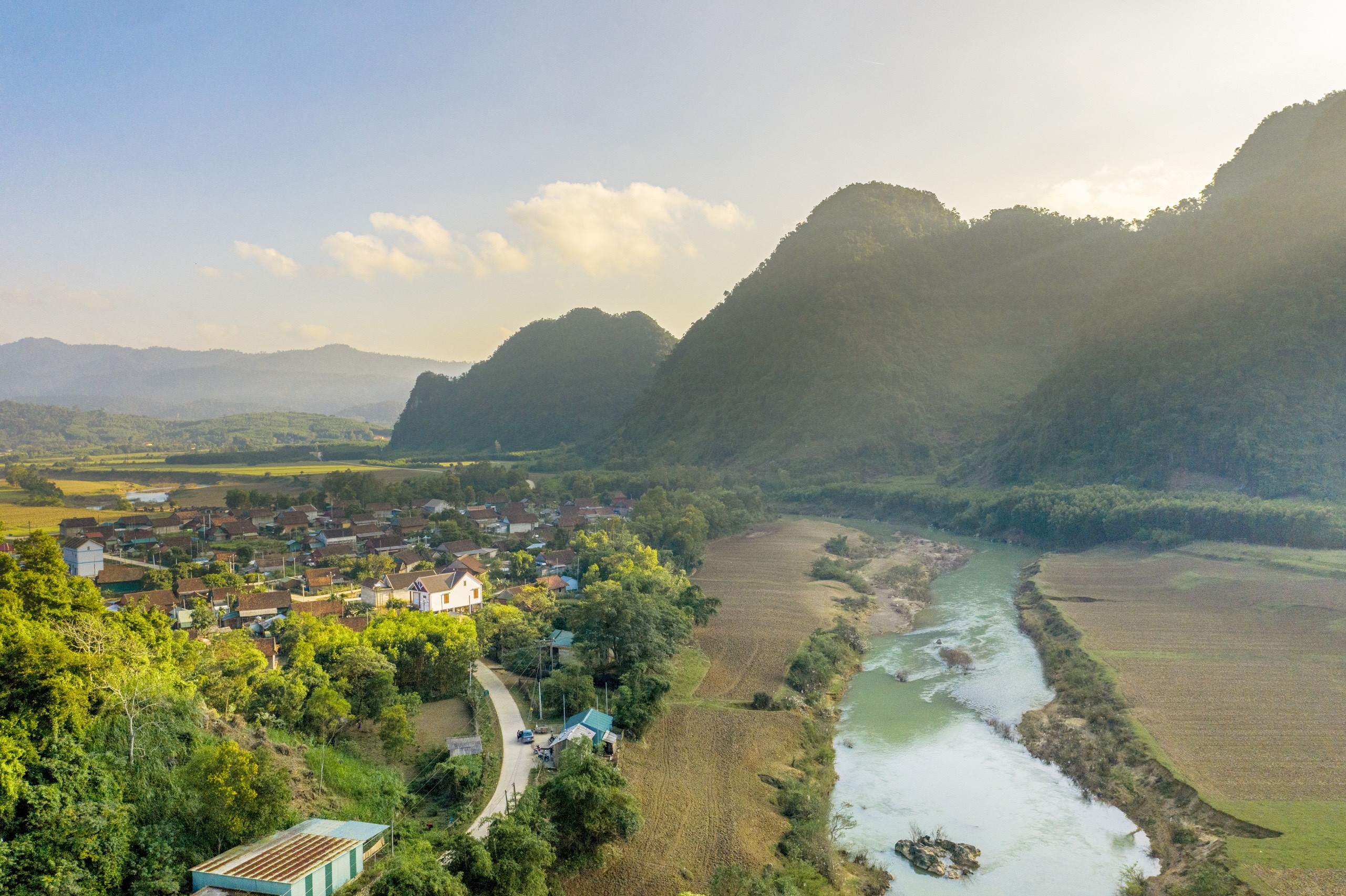 Một góc làng Tân Hóa nhìn từ trên cao. Ảnh: Oxalis Adventure Một góc làng Tân Hóa nhìn từ trên cao. Ảnh: Oxalis Adventure