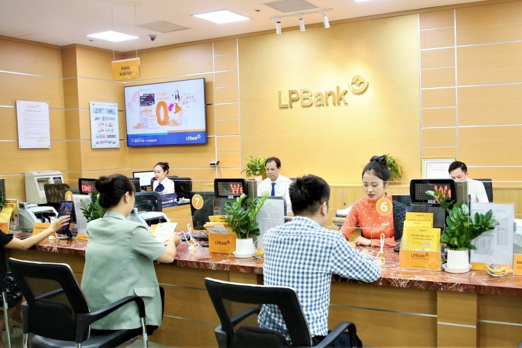 LPBank báo lãi cao trong số 5 ngân hàng công bố báo cáo tài chính LPBank báo lãi cao trong số 5 ngân hàng công bố báo cáo tài chính