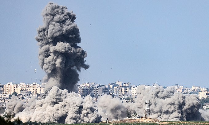 Khói bốc lên sau khi Israel tập kích Dải Gaza ngày 20/10. Ảnh: AFP Khói bốc lên sau khi Israel tập kích Dải Gaza ngày 20/10. Ảnh: AFP