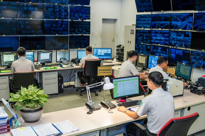 Nhặt ví tiền tại Nội Bài, bay đến Tân Sơn Nhất vẫn không thoát - Ảnh 1. Nhặt ví tiền tại Nội Bài, bay đến Tân Sơn Nhất vẫn không thoát - Ảnh 1.