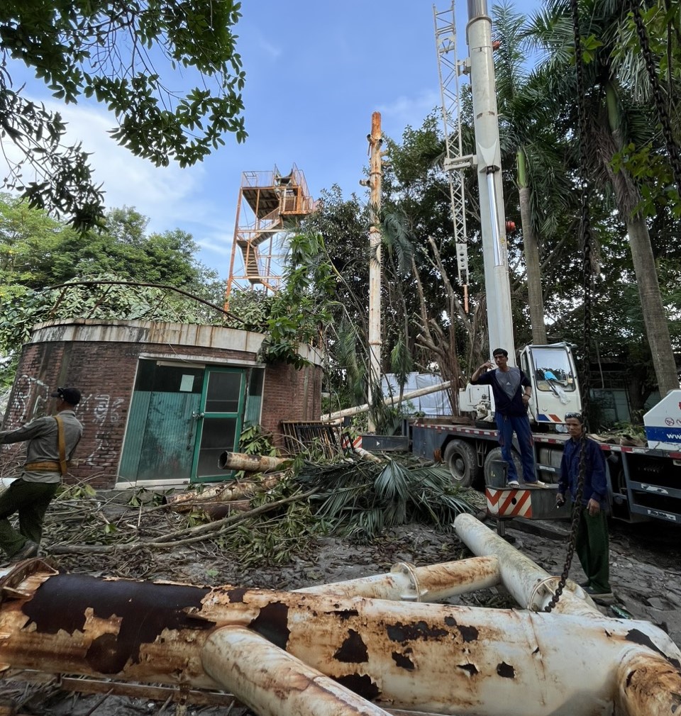 Với hạng mục công trình Máng trượt thuộc Công viên Tuổi trẻ Thủ đô (quận Hai Bà Trưng) tiềm ẩn nguy hiểm cho người dân, chủ đầu tư đã hoàn thành tháo dỡ trong tháng 8/2023