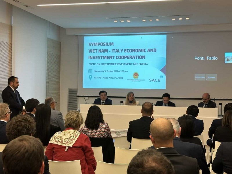 Thứ trưởng Nguyễn Sinh Nhật Tân tham dự diễn đàn hợp tác kinh tế và đầu tư Việt Nam – Italia Thứ trưởng Nguyễn Sinh Nhật Tân tham dự diễn đàn hợp tác kinh tế và đầu tư Việt Nam – Italia