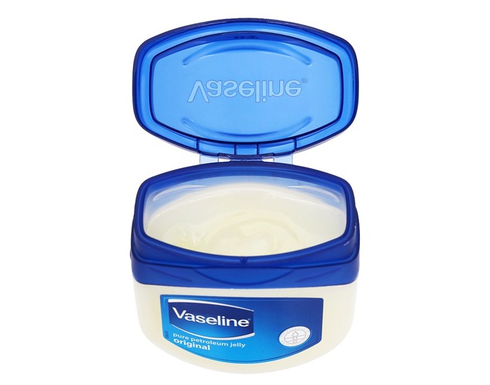 Sử dụng vaseline chăm sóc da mùa hanh khô Sử dụng vaseline chăm sóc da mùa hanh khô