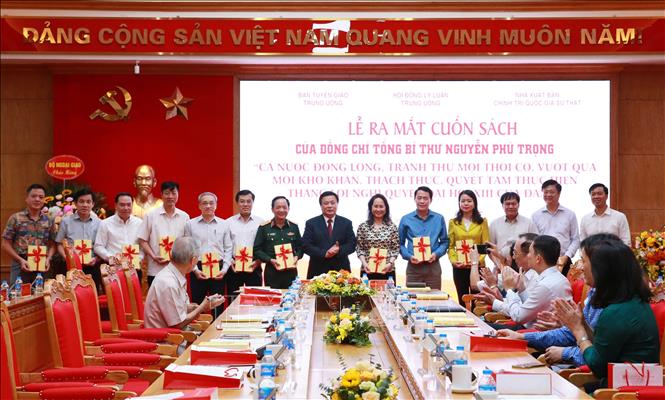 Cuốn sách của Tổng Bí thư: Phát huy sức mạnh đoàn kết thúc đẩy phát triển kinh tế - xã hội Cuốn sách của Tổng Bí thư: Phát huy sức mạnh đoàn kết thúc đẩy phát triển kinh tế - xã hội