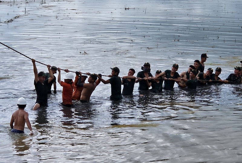 Ngành điện Long An: Gồng mình xuyên đêm khắc phục sự cố điện do thiên tai