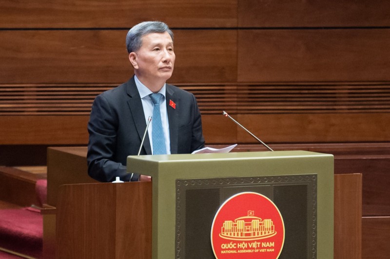 Ủy viên Ủy ban Thường vụ Quốc hội, Chủ nhiệm Ủy ban Khoa học, Công nghệ và Môi trường của Quốc hội Lê Quang Huy trình bày Báo cáo giải trình, tiếp thu, chỉnh lý dự thảo Luật Tài nguyên nước Ủy viên Ủy ban Thường vụ Quốc hội, Chủ nhiệm Ủy ban Khoa học, Công nghệ và Môi trường của Quốc hội Lê Quang Huy trình bày Báo cáo giải trình, tiếp thu, chỉnh lý dự thảo Luật Tài nguyên nước