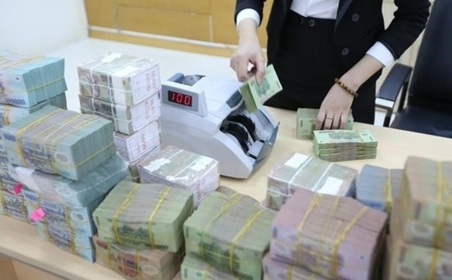 Người dân đua nhau gửi tiết kiệm bất chấp lãi suất thấp kỷ lục Người dân đua nhau gửi tiết kiệm bất chấp lãi suất thấp kỷ lục