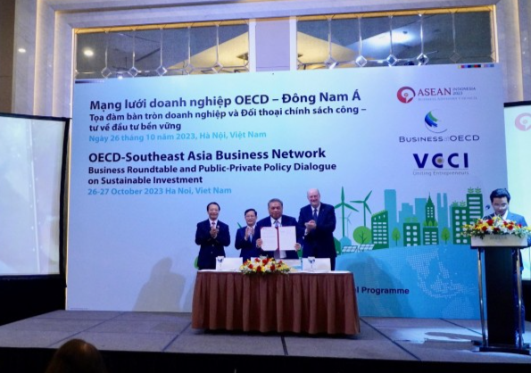 ASEAN BAC và BIAC đã ký Biên bản ghi nhớ hợp tác ASEAN BAC và BIAC đã ký Biên bản ghi nhớ hợp tác