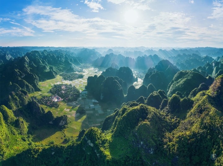 Những dãy núi trùng điệp ở Yên Thịnh (Ảnh: Bùi Thuận) Những dãy núi trùng điệp ở Yên Thịnh (Ảnh: Bùi Thuận)