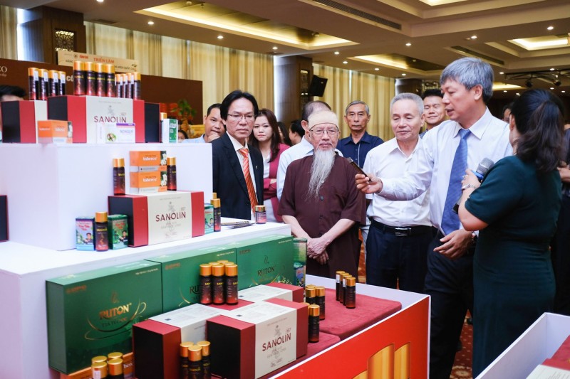 Bài 3: Định hướng ngành công nghiệp sâm Ngọc Linh theo hướng nào? Bài 3: Định hướng ngành công nghiệp sâm Ngọc Linh theo hướng nào?
