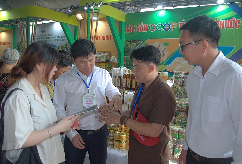 Khai mạc Tuần lễ giới thiệu các sản phẩm OCOP, đặc trưng các vùng, miền tại TP. Hồ Chí Minh