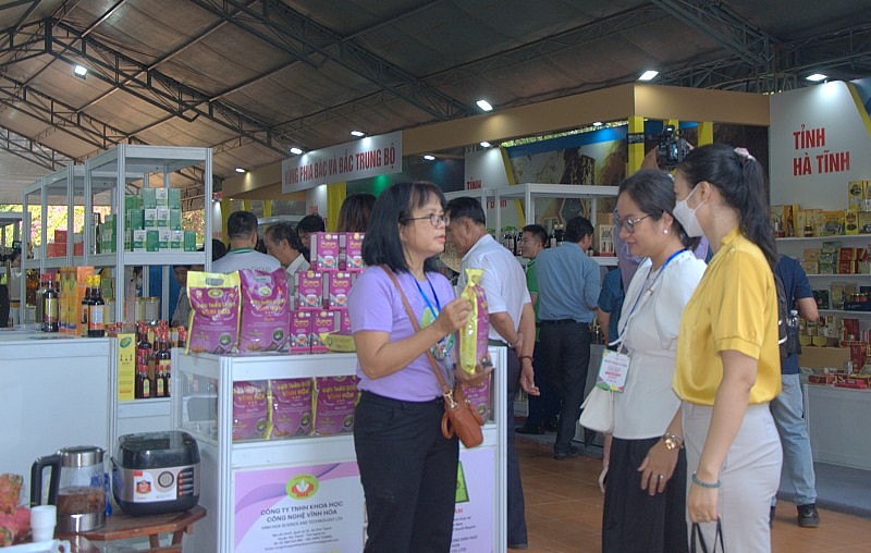 Khai mạc Tuần lễ giới thiệu các sản phẩm OCOP, đặc trưng các vùng, miền tại TP. Hồ Chí Minh