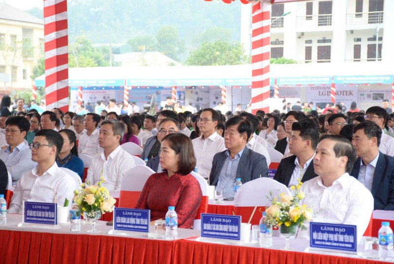 Các đại biểu tham dự khai mạc ngày hội việc làm năm 2023 Các đại biểu tham dự khai mạc ngày hội việc làm năm 2023