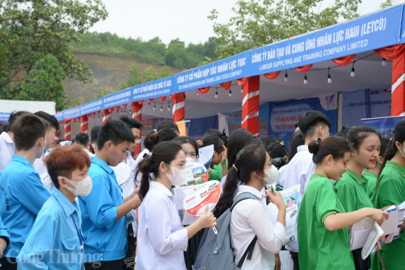 Ngày hội việc làm thu hút gần 100 đơn vị doanh nghiệp tham gia Ngày hội việc làm thu hút gần 100 đơn vị doanh nghiệp tham gia